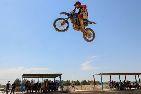 مسابقات موتورکراس قهرمانی استان اصفهان

عکس:مجتبی جهان بخش