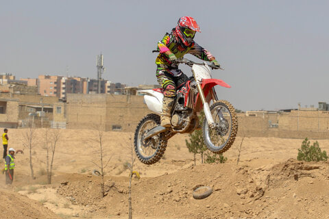 مسابقات موتورکراس قهرمانی استان اصفهان

عکس:مجتبی جهان بخش