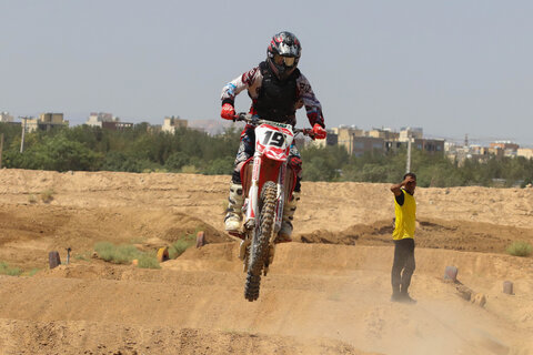 مسابقات موتورکراس قهرمانی استان اصفهان

عکس:مجتبی جهان بخش