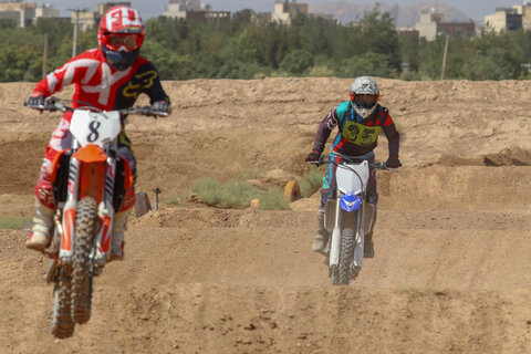 مسابقات موتورکراس قهرمانی استان اصفهان

عکس:مجتبی جهان بخش