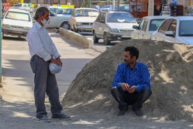 معظل بیکاری کارگران خیابانی 

عکس:مجتبی جهان بخش