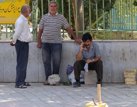 معظل بیکاری کارگران خیابانی 

عکس:مجتبی جهان بخش