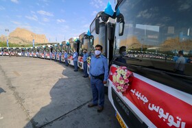 رونمایی و اغاز به کار 80دستگاه اتوبوس با حضورویزراه و شهرسازی

عکس:مجتبی جهان بخش