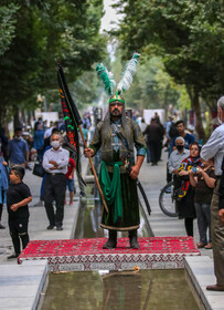 مراسم تعزیه خوانی دهه دوم ماه محرم در چهارباغ اصفهان

عکس:مجتبی جهان بخش