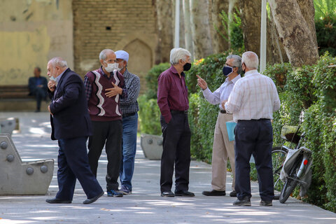 سالمندان در گذرفرهنگی چهارباغ اصفهان

عکس:مجتبی جهان بخش
