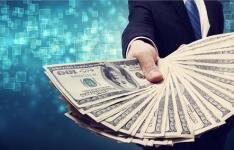 تاجر و تولیدکننده نمی‌توانند مشکلات بانکی را حل کنند/ دولت برای بازگشت ارز به کشور چاره‌اندیشی کند