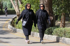 بی اهمتی مردم جهت نزدن ماسک در شرایط بحرانی قرمزکرونایی در اصفهان

عکس:مجتبی جهان بخش