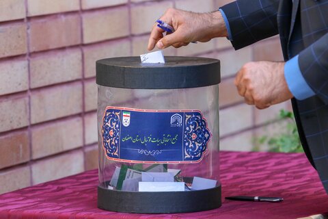 مجمع انتخاباتی هیات فوتبال استان اصفهان

عکس:مجتبی جهان بخش