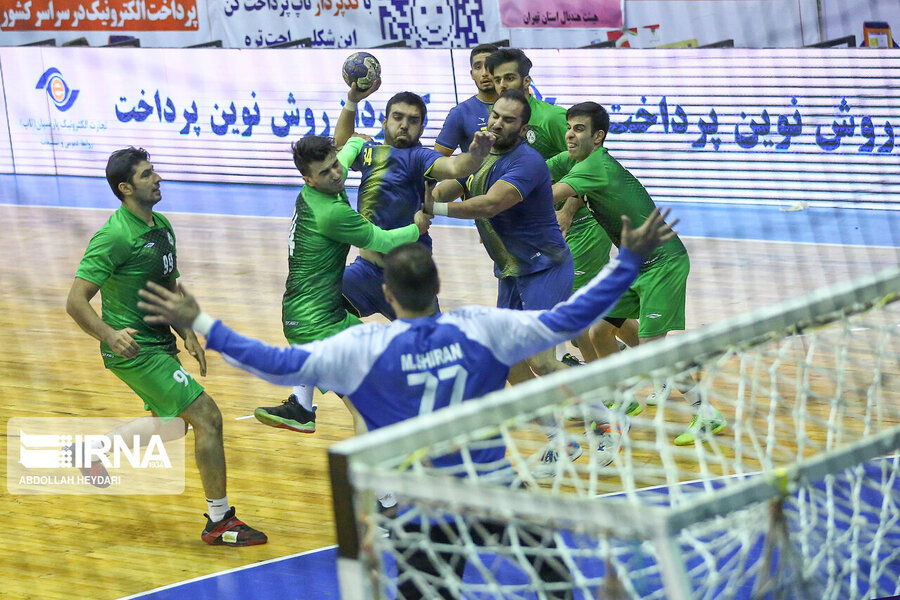 پیروزی هندبال ذوب‌آهن مقابل ستارگان دشتستان