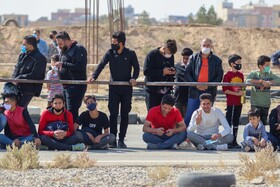 مسابقات حرکات نمایشی موتور سیکلت اصفهان به دلیل ازدهام جمعیت و رعایت نکردن پروتکل های بهداشتی از سوی تماشاگران .این مسابقه کنسل شد

عکس:مجتبی جهان بخش