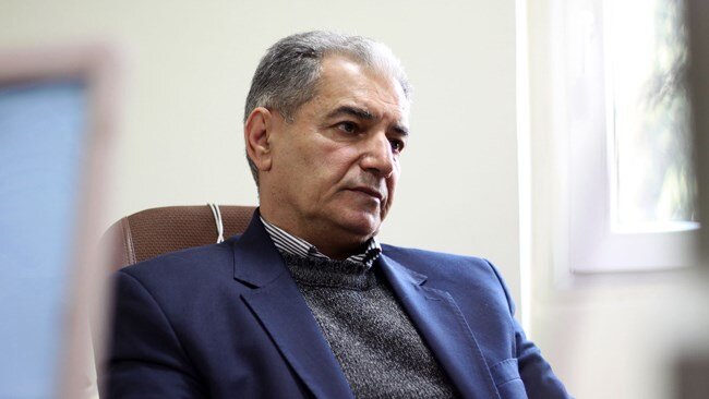 تا زیرساخت های مناسب حقوقی، قانونی و اقتصادی مهیا نشود نمی توانیم کشورمان را صنعتی کنیم/ دست دلالان را به اسم تاجر برای واردات کالا باز گذاشته ایم