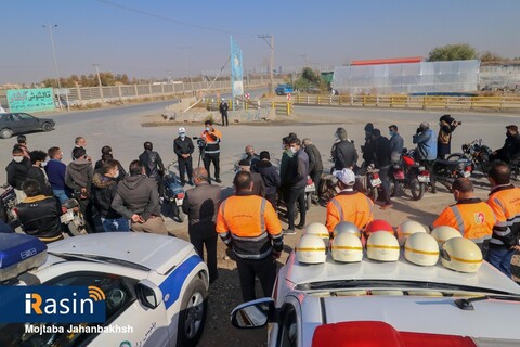 اهداکلاه ایمنی به راکبان موتورسیکلت به مناسبت هفته حمل و نقل

عکسکمجتبی جهان بخش