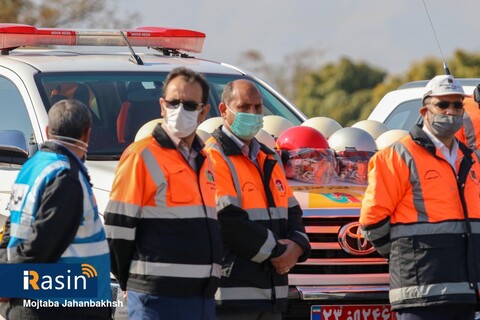 اهداکلاه ایمنی به راکبان موتورسیکلت به مناسبت هفته حمل و نقل

عکسکمجتبی جهان بخش