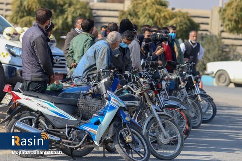 اهداکلاه ایمنی به راکبان موتورسیکلت به مناسبت هفته حمل و نقل

عکسکمجتبی جهان بخش