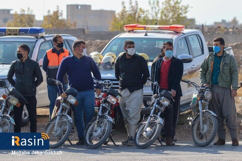 اهداکلاه ایمنی به راکبان موتورسیکلت به مناسبت هفته حمل و نقل

عکسکمجتبی جهان بخش