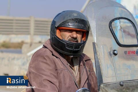 اهداکلاه ایمنی به راکبان موتورسیکلت به مناسبت هفته حمل و نقل

عکسکمجتبی جهان بخش