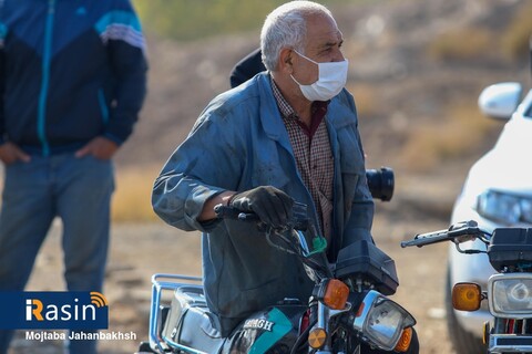 اهداکلاه ایمنی به راکبان موتورسیکلت به مناسبت هفته حمل و نقل

عکسکمجتبی جهان بخش