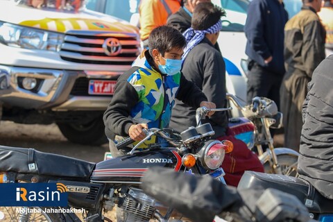 اهداکلاه ایمنی به راکبان موتورسیکلت به مناسبت هفته حمل و نقل

عکسکمجتبی جهان بخش