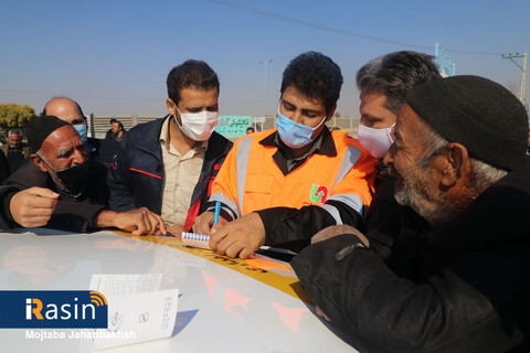 اهداکلاه ایمنی به راکبان موتورسیکلت به مناسبت هفته حمل و نقل

عکسکمجتبی جهان بخش