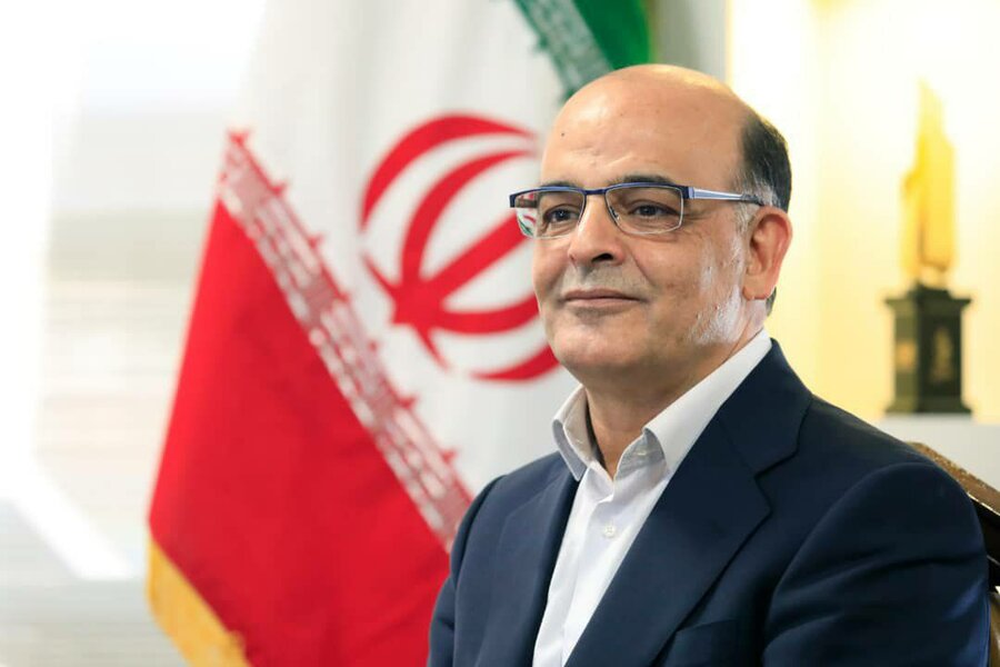 پیام تبریک حمیدرضا عظیمیان مدیرعامل شرکت فولادمبارکه همزمان با تولید تختال با عرض ۲ متر برای نخستین بار در شرکت فولادمبارکه
