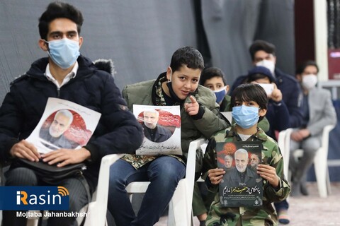 اولین سالگرد سردار شهید قاسم سلیمانی در اصفهان

عکس:مجتبی جهان بخش