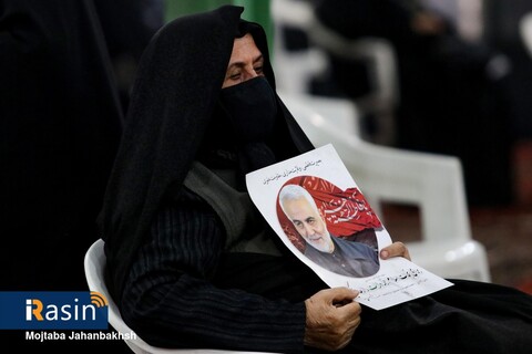 اولین سالگرد سردار شهید قاسم سلیمانی در اصفهان

عکس:مجتبی جهان بخش