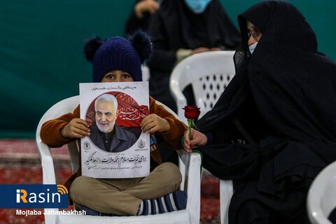 اولین سالگرد سردار شهید قاسم سلیمانی در اصفهان

عکس:مجتبی جهان بخش