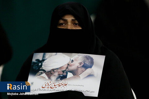 اولین سالگرد سردار شهید قاسم سلیمانی در اصفهان

عکس:مجتبی جهان بخش