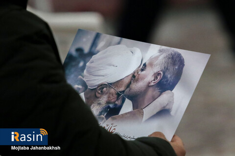 اولین سالگرد سردار شهید قاسم سلیمانی در اصفهان

عکس:مجتبی جهان بخش