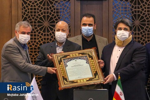 نشست خبری هیئت رئیسه اتاق بازرگانی اصفهان

عکس:مجتبی جهان بخش