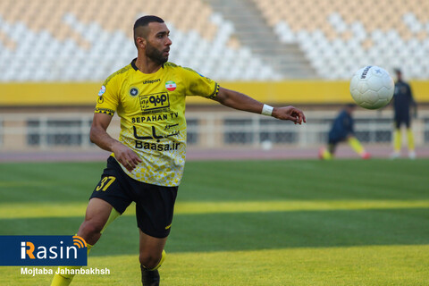 دیدار تیم های سپاهان اصفهان و فولاد خوزستان

عکس:مجتبی جهان بخش