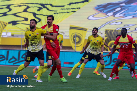 دیدار تیم های سپاهان اصفهان و فولاد خوزستان

عکس:مجتبی جهان بخش