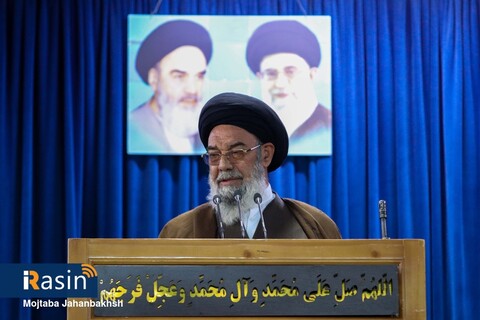 نمازجمعه اصفهان

عکس:مجتبی جهان بخش