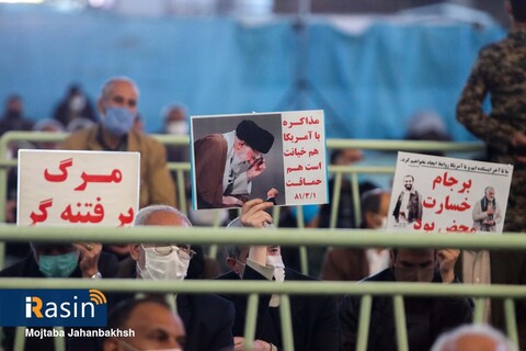 نمازجمعه اصفهان

عکس:مجتبی جهان بخش