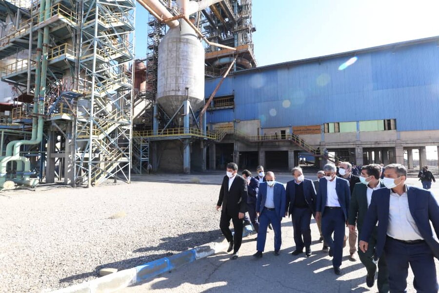 بازدید وزیر صمت از شرکت فولاد میبد/ قول مساعد رزم حسینی برای پیگیری مشکلات و احیای مجدد این واحد صنعتی و معدنی
