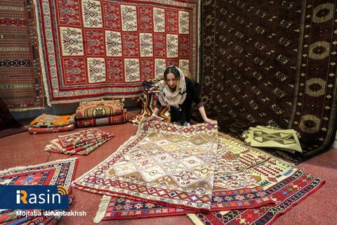 نمایشگاه فرش دست بافت اصفهان

عکس:مجتبی جهان بخش