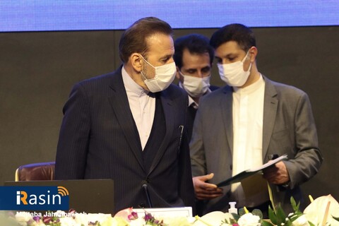 آیین تجلیل از صادرکنندگان نمونه استان اصفهان

عکس:مجتبی جهان بخش