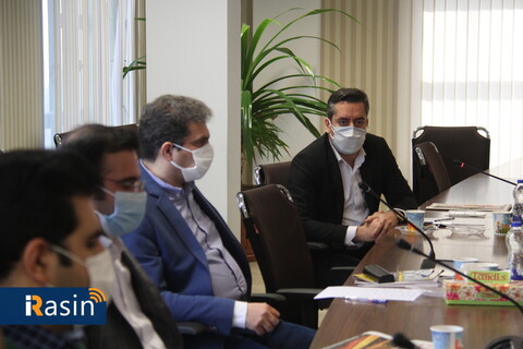 نشست مدیر روابط عمومی شرکت فولاد مبارکه با تعدادی از نمایندگان رسانه های تخصصی صنعت و معدن