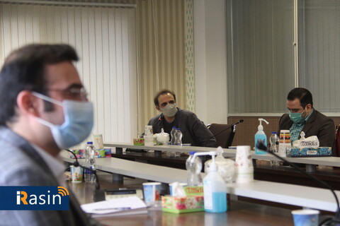 نشست مدیر روابط عمومی شرکت فولاد مبارکه با تعدادی از نمایندگان رسانه های تخصصی صنعت و معدن