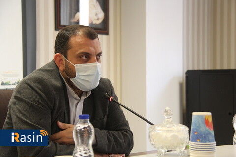 نشست مدیر روابط عمومی شرکت فولاد مبارکه با تعدادی از نمایندگان رسانه های تخصصی صنعت و معدن