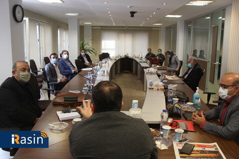 نشست مدیر روابط عمومی شرکت فولاد مبارکه با تعدادی از نمایندگان رسانه های تخصصی صنعت و معدن