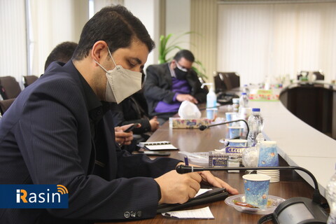 نشست مدیر روابط عمومی شرکت فولاد مبارکه با تعدادی از نمایندگان رسانه های تخصصی بورس و بانک