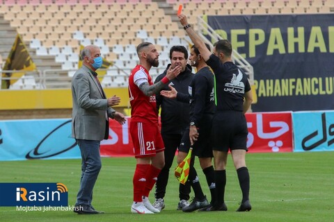 برد سه امتیازی تیم فوتبال سپاهان مقابل تراکتور

عکس:مجتبی جهان بخش