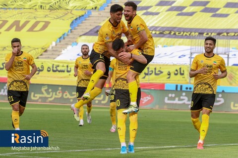 برد سه امتیازی تیم فوتبال سپاهان مقابل تراکتور

عکس:مجتبی جهان بخش