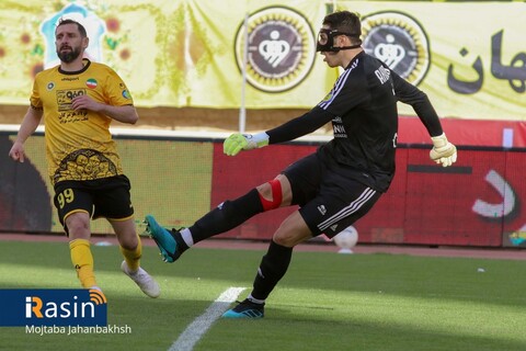 برد سه امتیازی تیم فوتبال سپاهان مقابل تراکتور

عکس:مجتبی جهان بخش