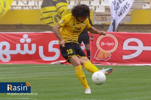 برد سه امتیازی تیم فوتبال سپاهان مقابل تراکتور

عکس:مجتبی جهان بخش