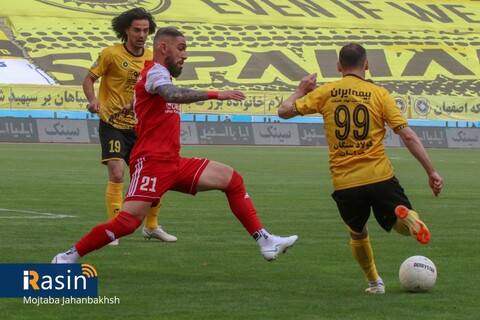 برد سه امتیازی تیم فوتبال سپاهان مقابل تراکتور

عکس:مجتبی جهان بخش