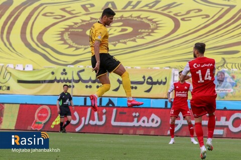 برد سه امتیازی تیم فوتبال سپاهان مقابل تراکتور

عکس:مجتبی جهان بخش