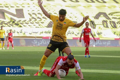 برد سه امتیازی تیم فوتبال سپاهان مقابل تراکتور

عکس:مجتبی جهان بخش