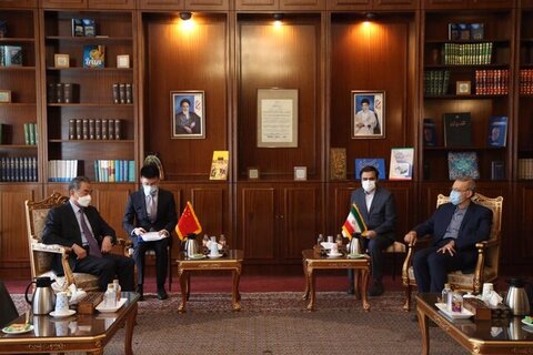 دیدار وزیر خارجه چین با لاریجانی